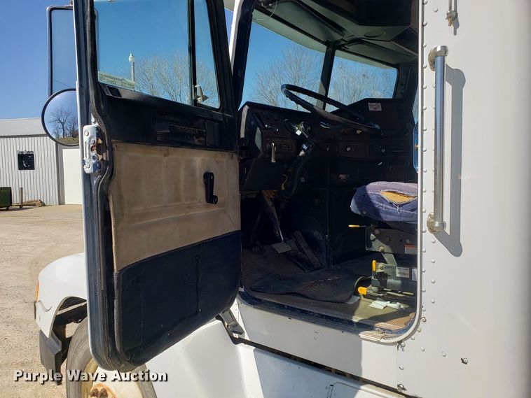 image for item EZ9112 1992 Freightliner FLD120 dump truck