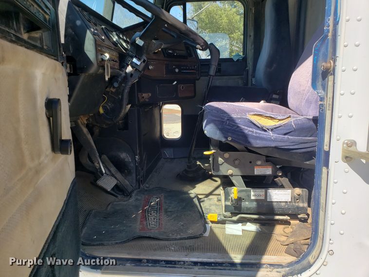 image for item EZ9112 1992 Freightliner FLD120 dump truck