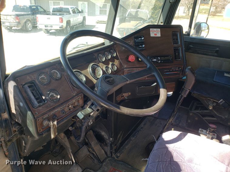 image for item EZ9112 1992 Freightliner FLD120 dump truck