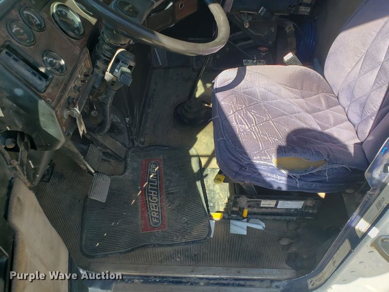 image for item EZ9112 1992 Freightliner FLD120 dump truck