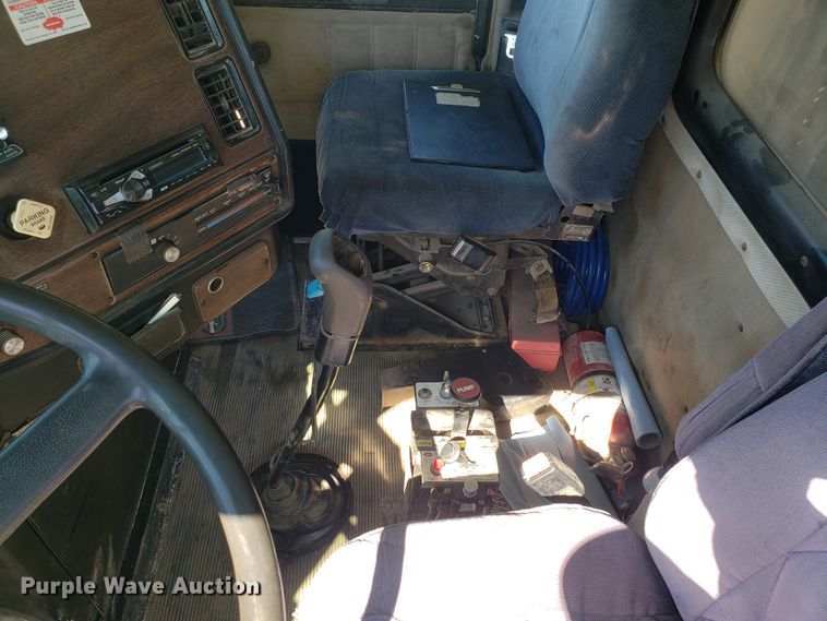 image for item EZ9112 1992 Freightliner FLD120 dump truck