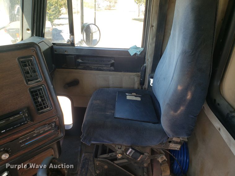 image for item EZ9112 1992 Freightliner FLD120 dump truck