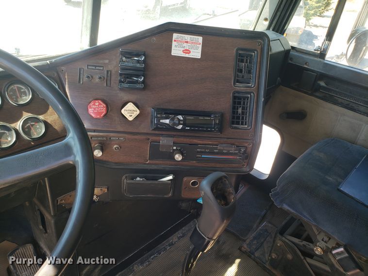 image for item EZ9112 1992 Freightliner FLD120 dump truck