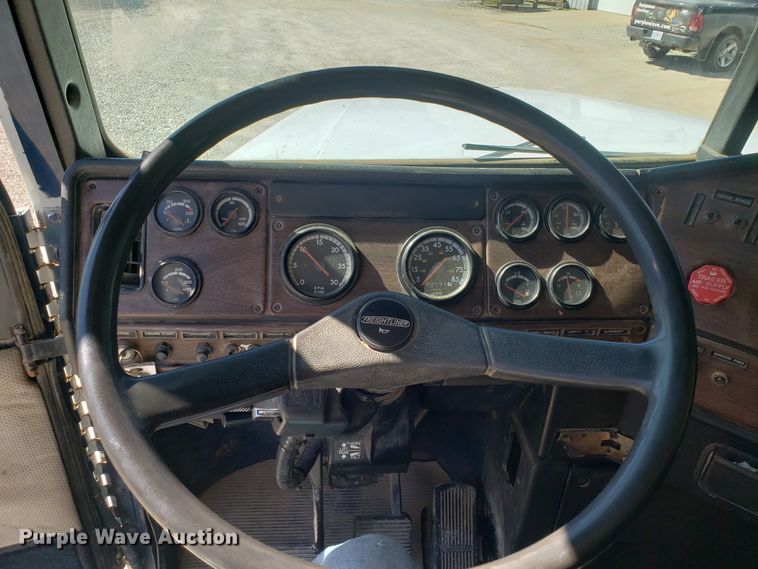 image for item EZ9112 1992 Freightliner FLD120 dump truck