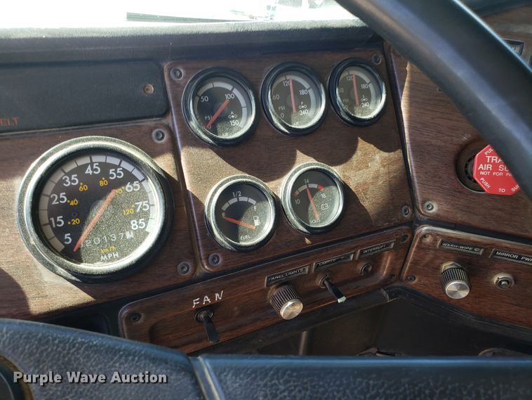 image for item EZ9112 1992 Freightliner FLD120 dump truck