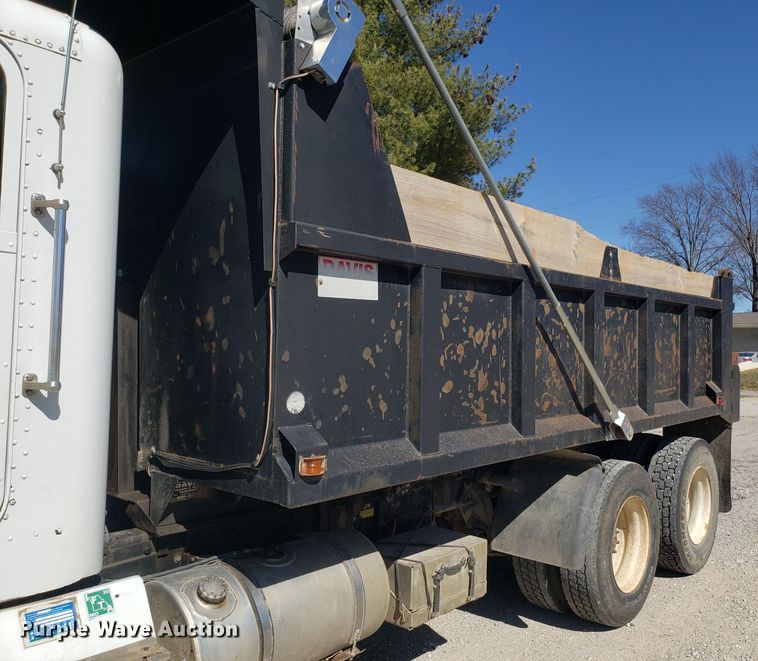 image for item EZ9112 1992 Freightliner FLD120 dump truck