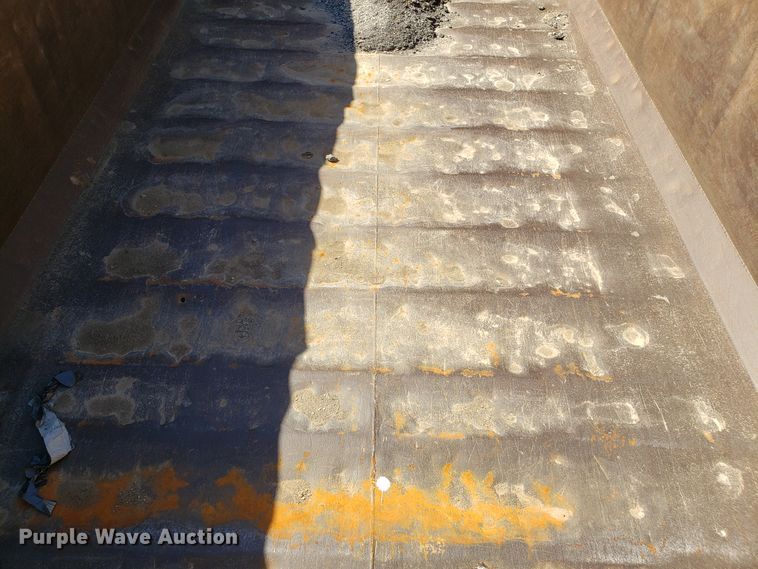 image for item EZ9112 1992 Freightliner FLD120 dump truck