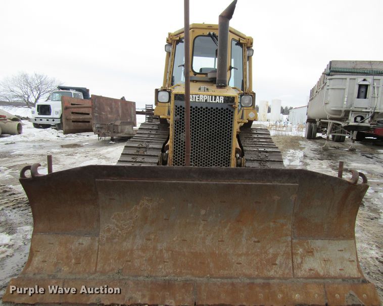 image for item FD9379 1995 Caterpillar D4H XL dozer