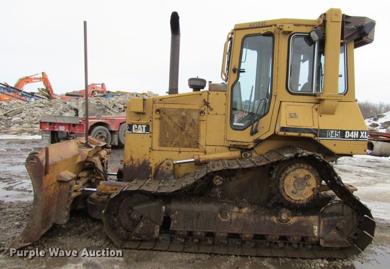 image for item FD9379 1995 Caterpillar D4H XL dozer