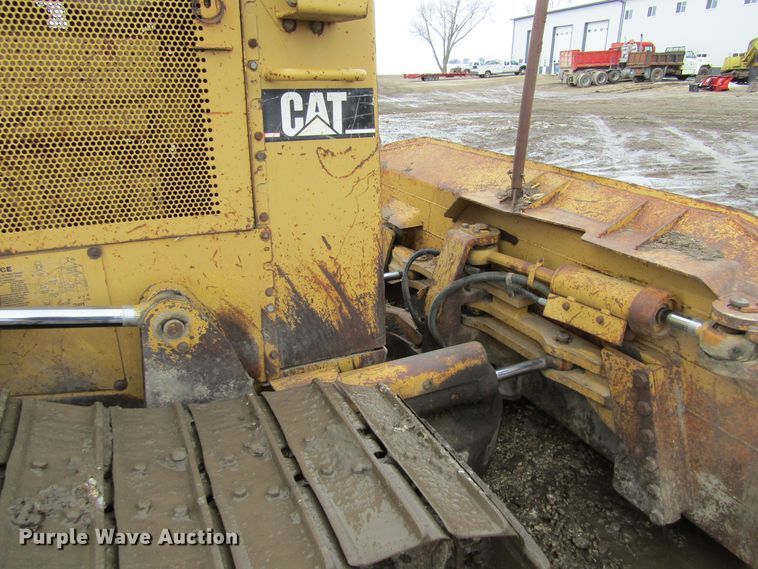 image for item FD9379 1995 Caterpillar D4H XL dozer