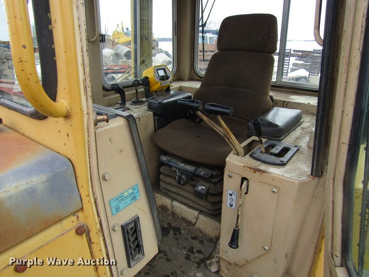 image for item FD9379 1995 Caterpillar D4H XL dozer