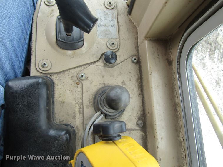 image for item FD9379 1995 Caterpillar D4H XL dozer