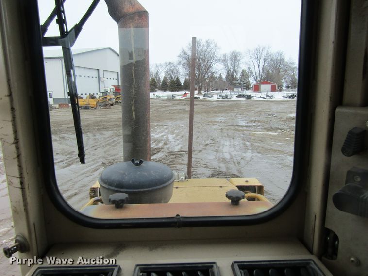 image for item FD9379 1995 Caterpillar D4H XL dozer