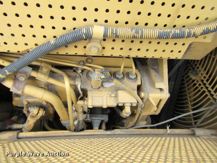 image for item FD9379 1995 Caterpillar D4H XL dozer