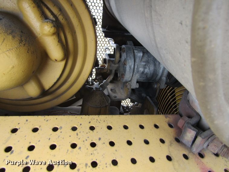 image for item FD9379 1995 Caterpillar D4H XL dozer