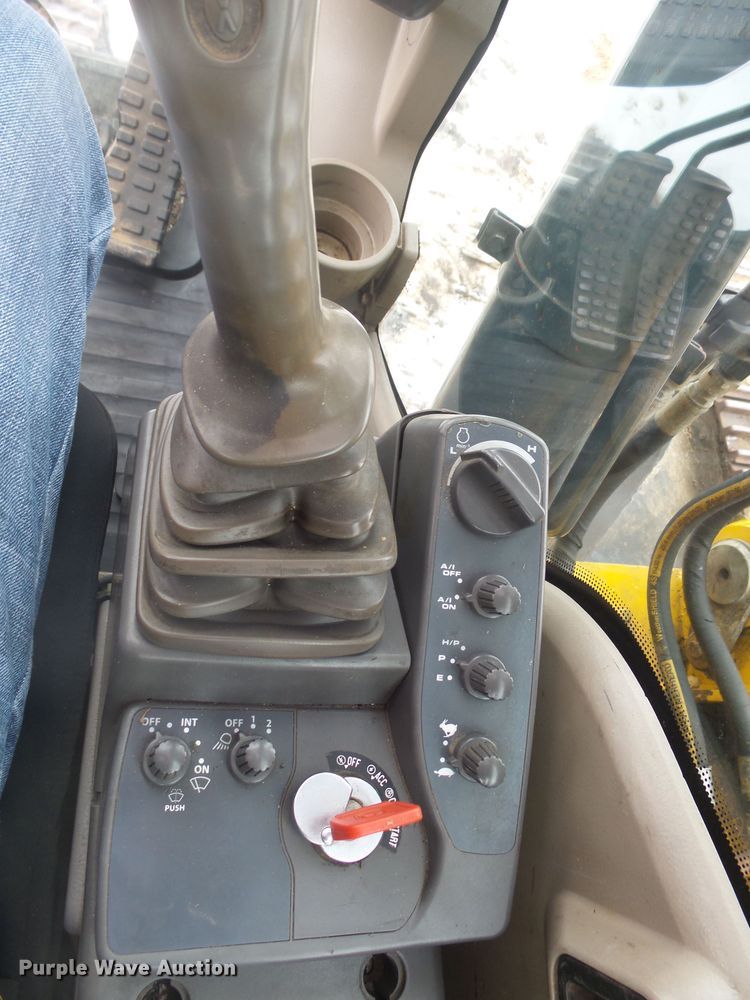 image for item FR9509 2007 John Deere 350D LC excavator