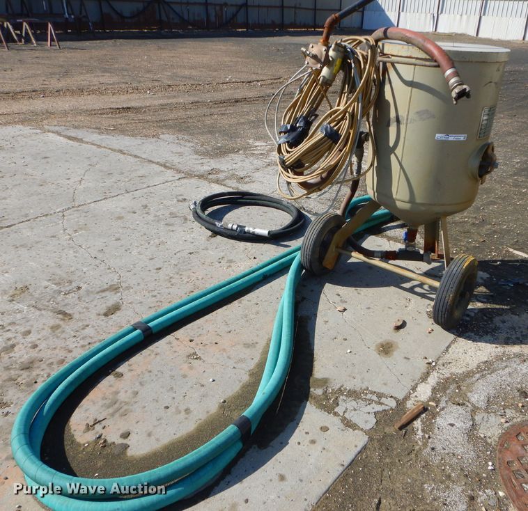 image for item FY9084 2012 Clemco 2452 sand blaster