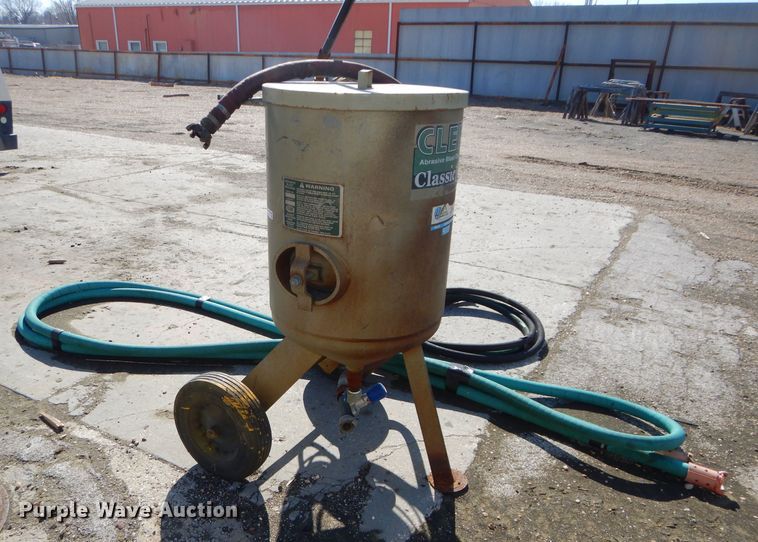 image for item FY9084 2012 Clemco 2452 sand blaster
