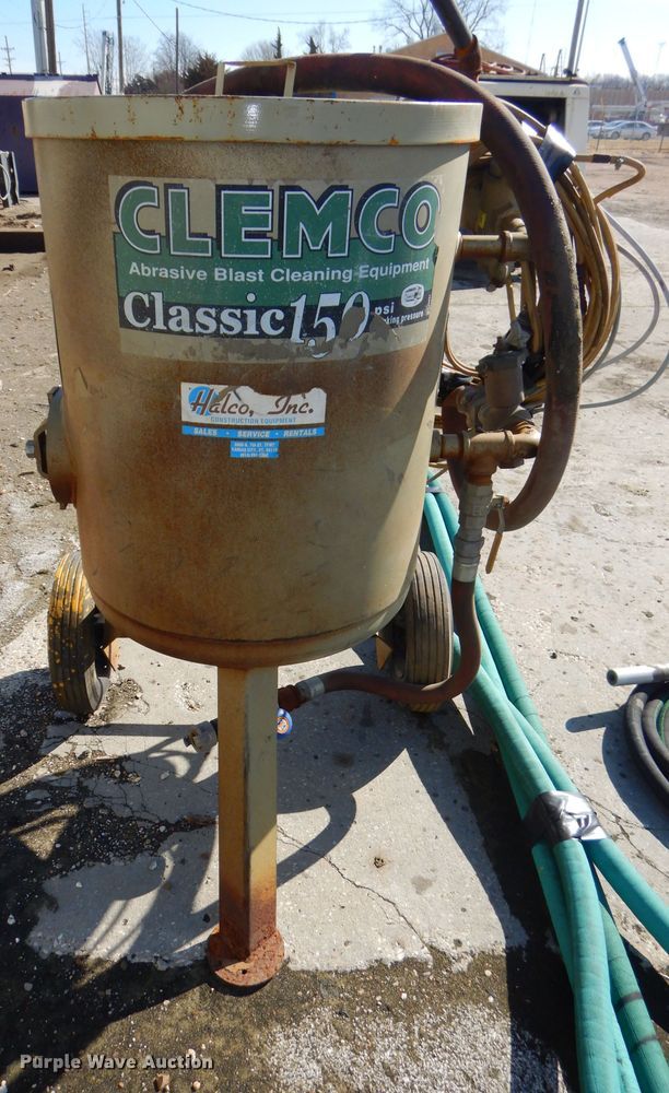 image for item FY9084 2012 Clemco 2452 sand blaster