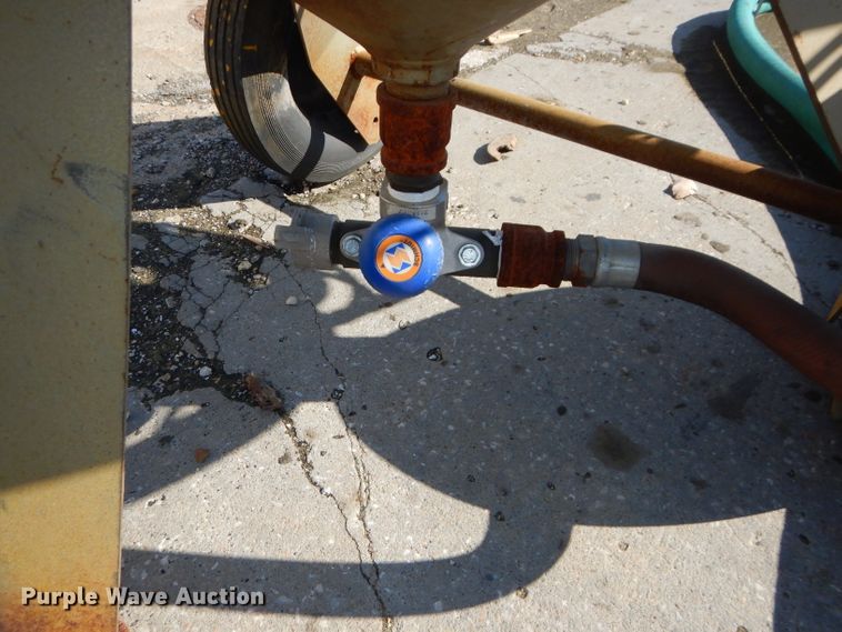 image for item FY9084 2012 Clemco 2452 sand blaster