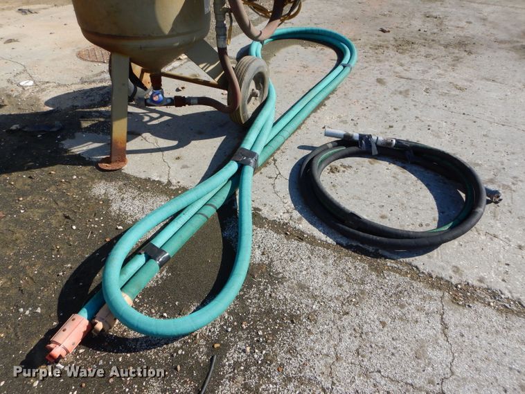 image for item FY9084 2012 Clemco 2452 sand blaster