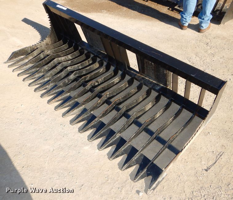 79"W skid steer rock bucket in Tonganoxie, KS Item FY9085 sold