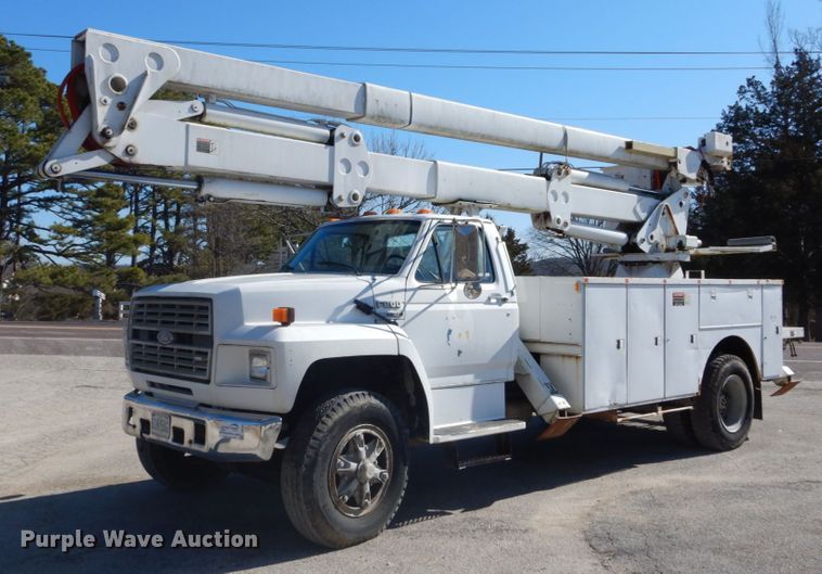 image for item GB9789 1990 Ford F800 bucket truck