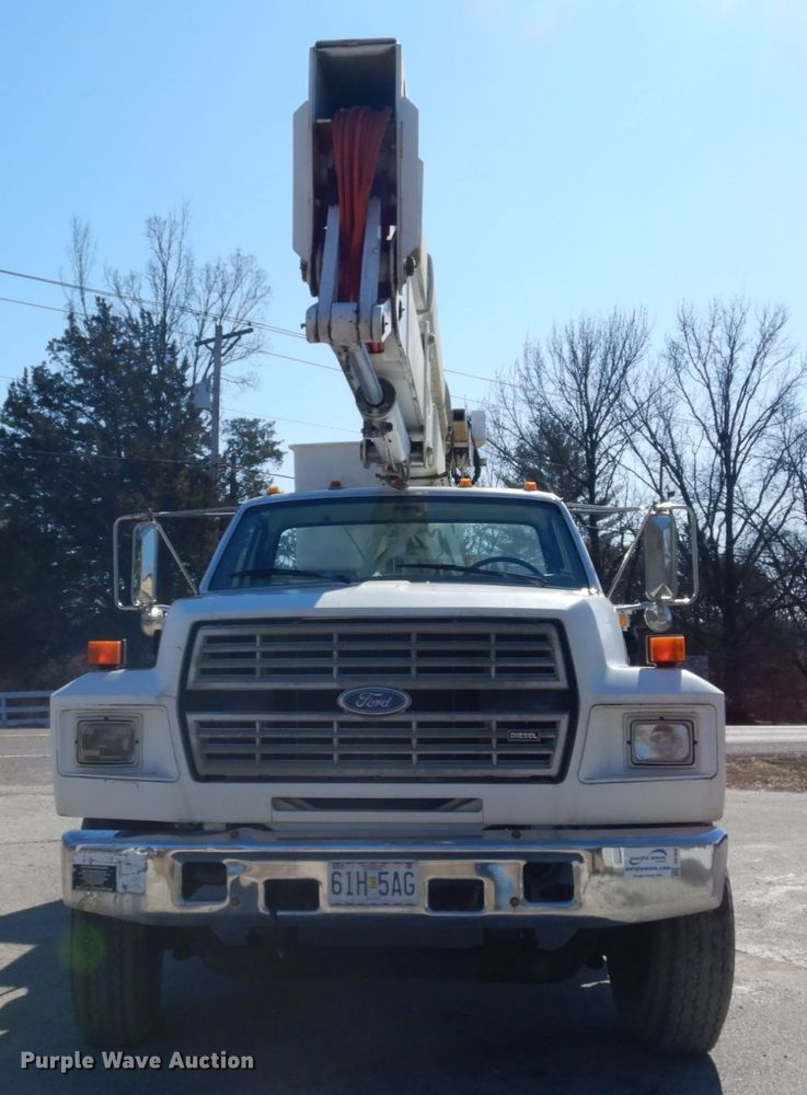 image for item GB9789 1990 Ford F800 bucket truck