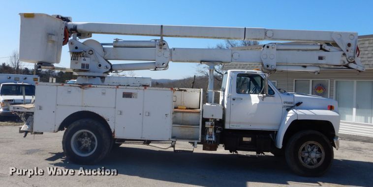 image for item GB9789 1990 Ford F800 bucket truck