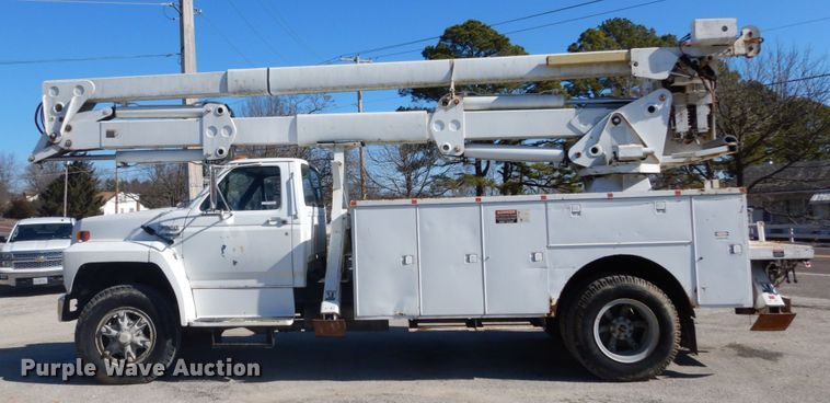 image for item GB9789 1990 Ford F800 bucket truck