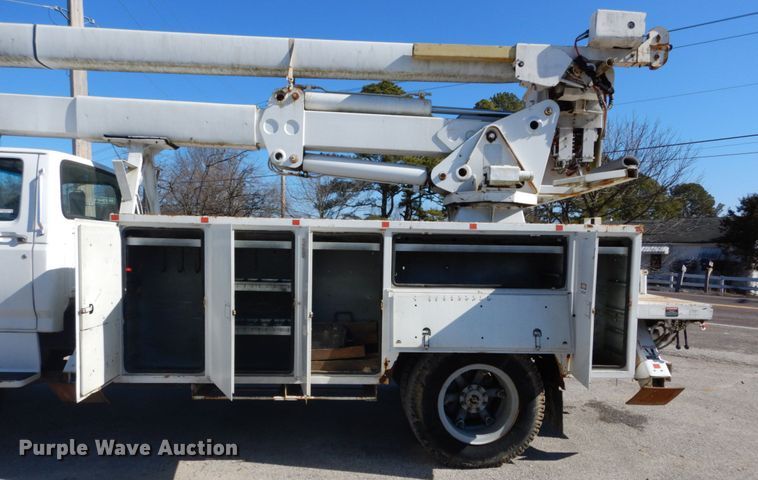 image for item GB9789 1990 Ford F800 bucket truck