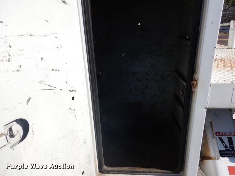 image for item GB9789 1990 Ford F800 bucket truck