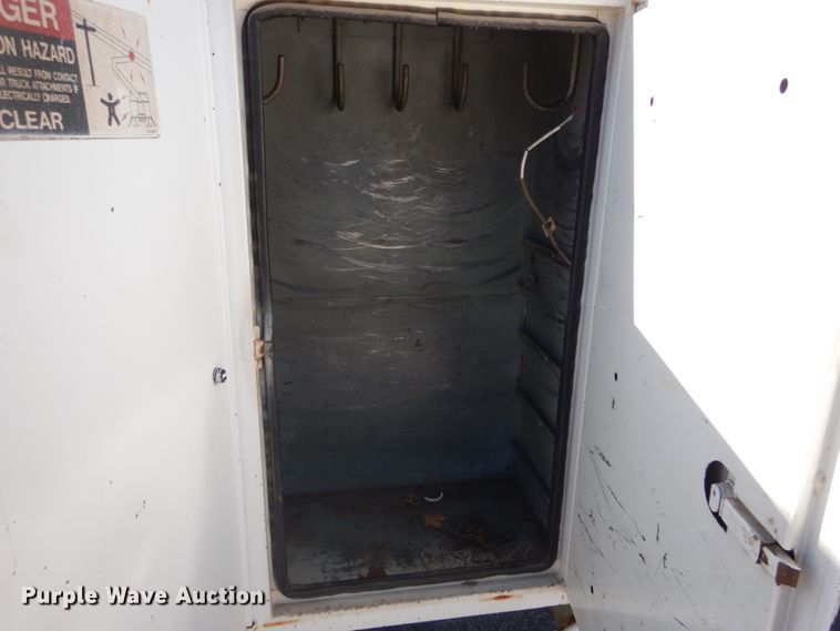 image for item GB9789 1990 Ford F800 bucket truck