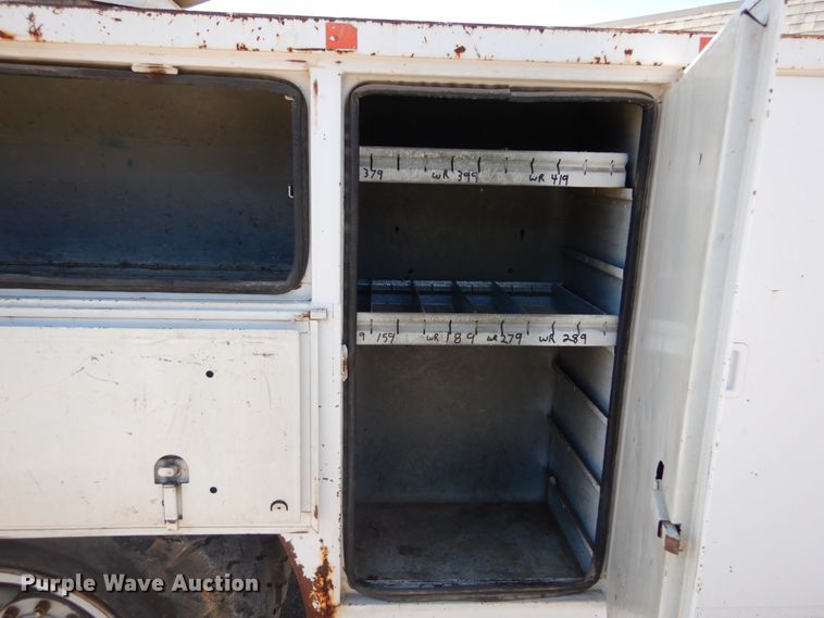 image for item GB9789 1990 Ford F800 bucket truck