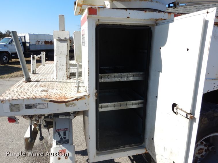 image for item GB9789 1990 Ford F800 bucket truck