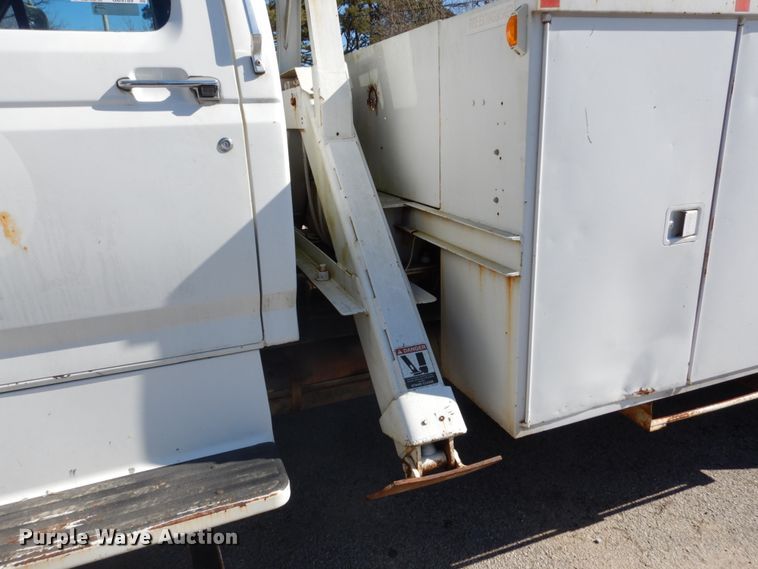 image for item GB9789 1990 Ford F800 bucket truck