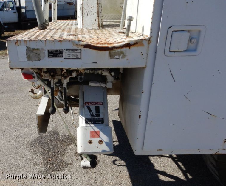 image for item GB9789 1990 Ford F800 bucket truck