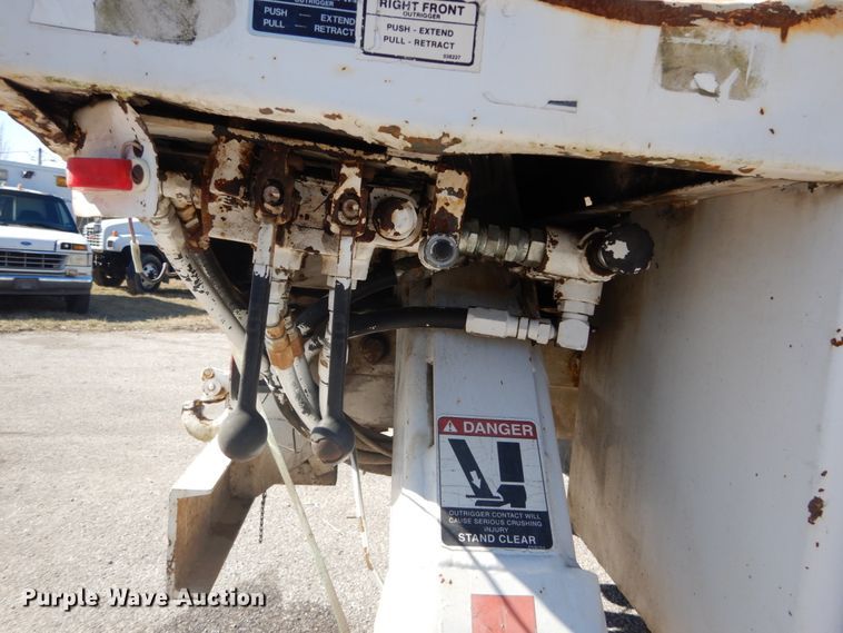 image for item GB9789 1990 Ford F800 bucket truck