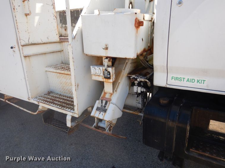 image for item GB9789 1990 Ford F800 bucket truck