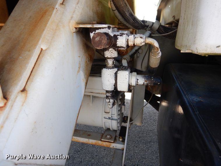 image for item GB9789 1990 Ford F800 bucket truck