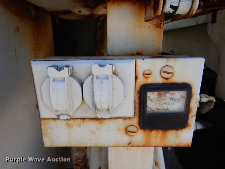 image for item GB9789 1990 Ford F800 bucket truck