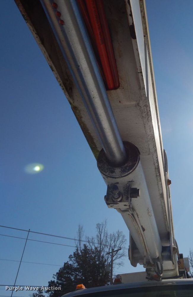 image for item GB9789 1990 Ford F800 bucket truck