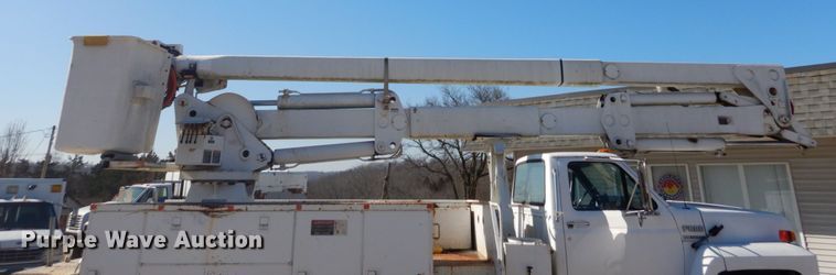 image for item GB9789 1990 Ford F800 bucket truck