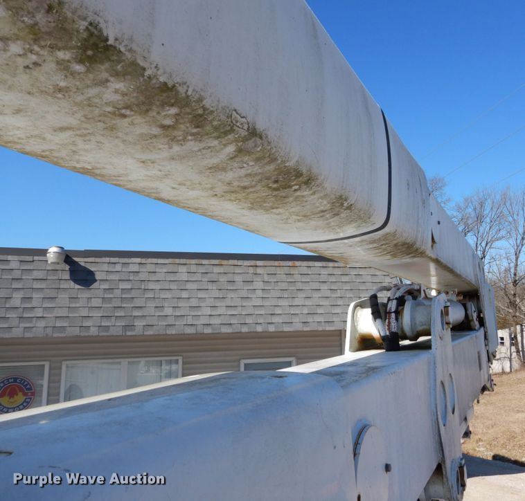 image for item GB9789 1990 Ford F800 bucket truck