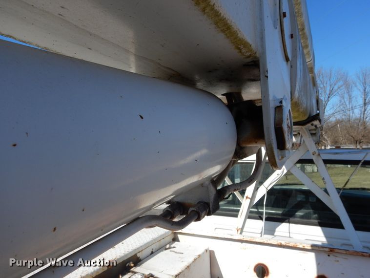 image for item GB9789 1990 Ford F800 bucket truck