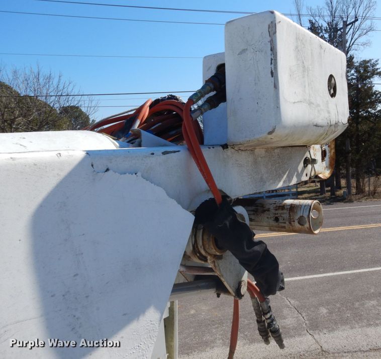 image for item GB9789 1990 Ford F800 bucket truck