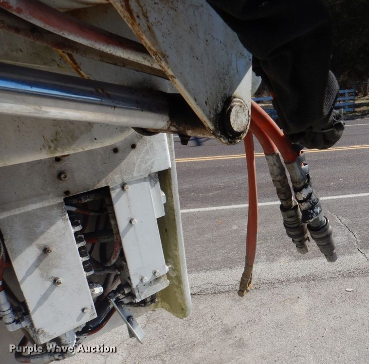 image for item GB9789 1990 Ford F800 bucket truck