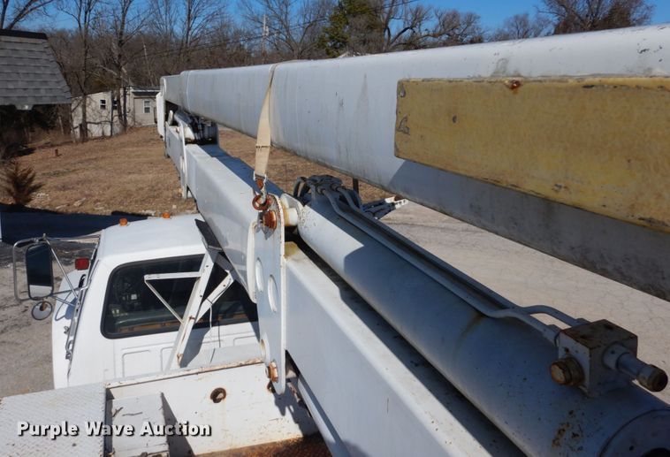 image for item GB9789 1990 Ford F800 bucket truck