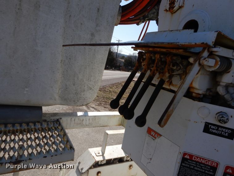 image for item GB9789 1990 Ford F800 bucket truck