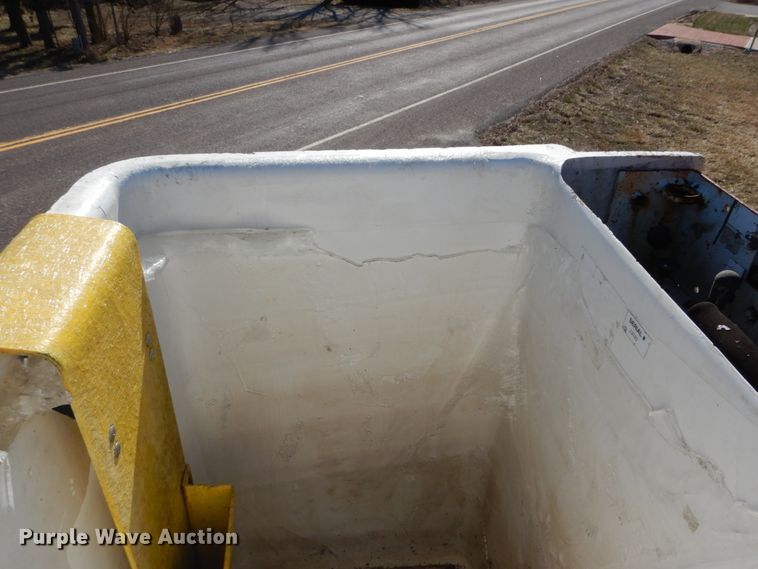 image for item GB9789 1990 Ford F800 bucket truck